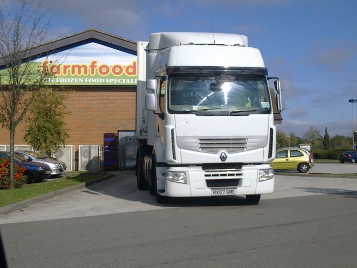 Renault at Farm Foods