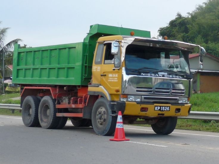 Diesel dump nissan truck #5