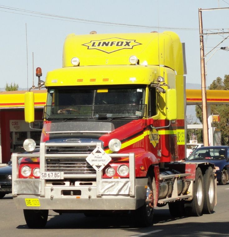 Freightliner. Century class Linfox