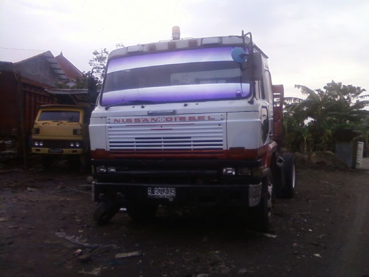 Nissan diesel truck indonesia #4
