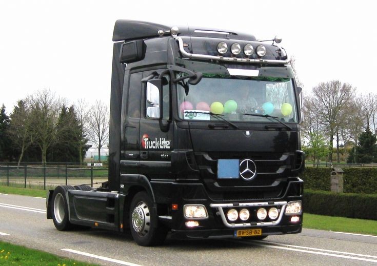 Mercedes benz actros trucks 2009 #7