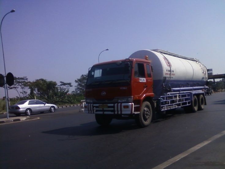 Ud trucks nissan diesel indonesia #2