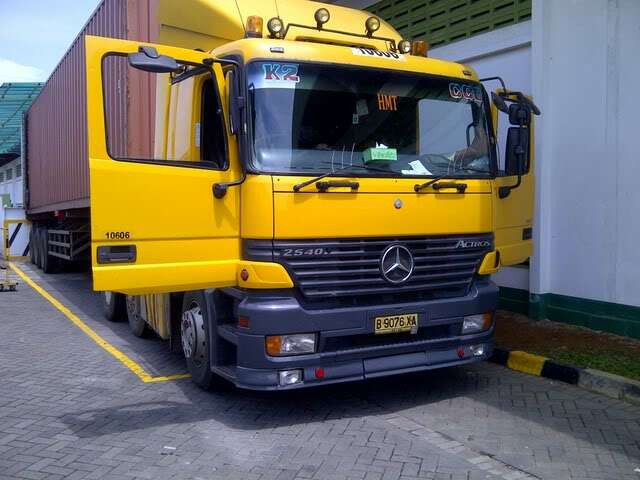 Truck mercedes benz indonesia #6