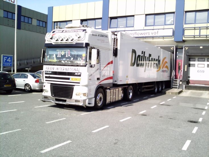 Brain International DAF 530 - 3/4 view