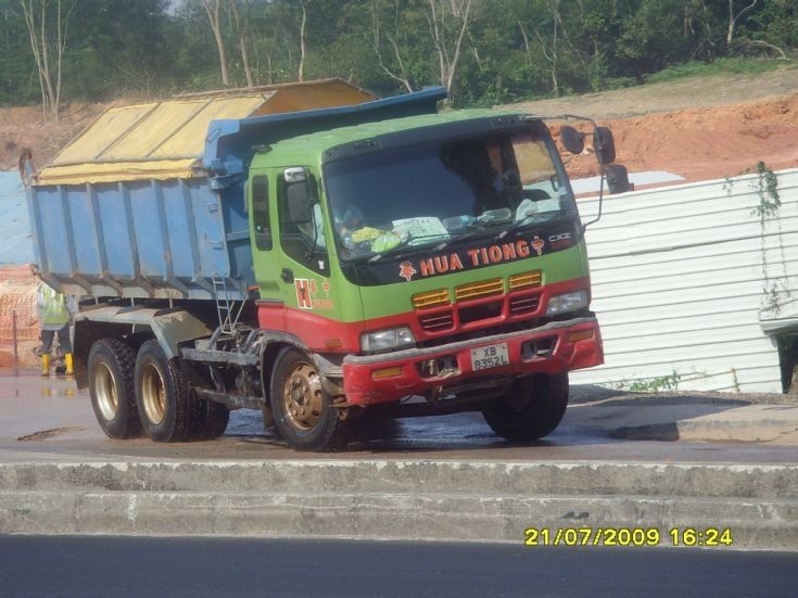 Hua Tiong Contractor ISUZU Dump truck