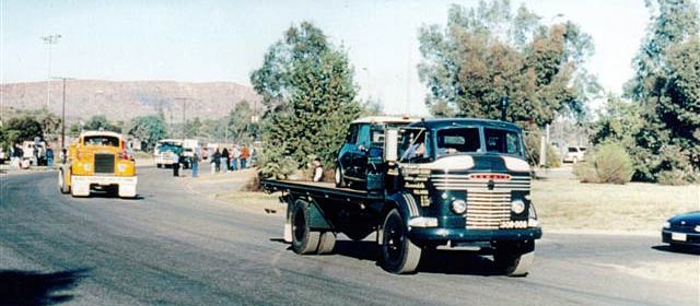 Alice Springs Transport Museum Parade - Commer 