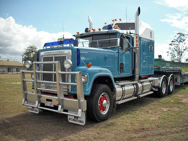 Truck Photos - International Bonneted Transtar Prime mover, Gatton ...