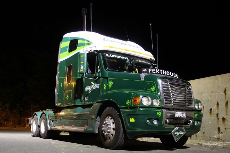 The Penthouse - Freightliner Century S/T Class. 620HP 70