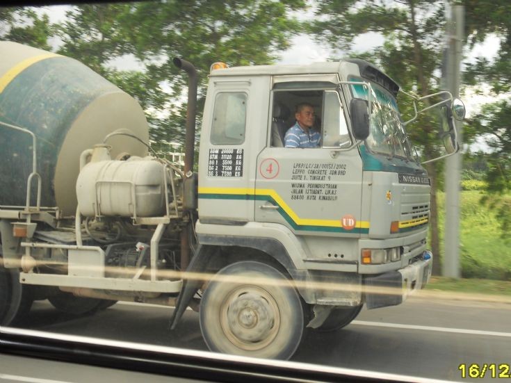Nissan Diesel Concrete Mixer Truck