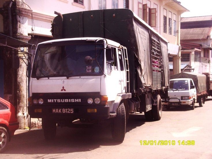 FK415 Mitsubishi Fuso Goods Cargo Truck