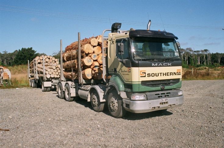 Mack Quantum logger, Southern Transport Invercargill