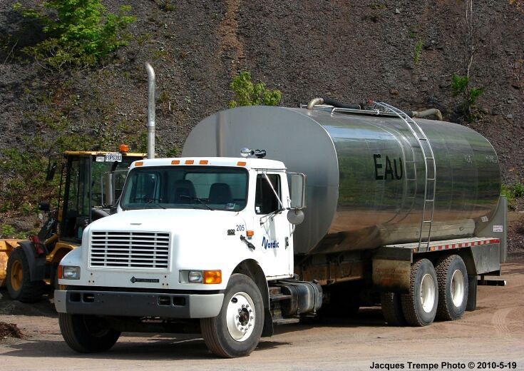 International with water tank