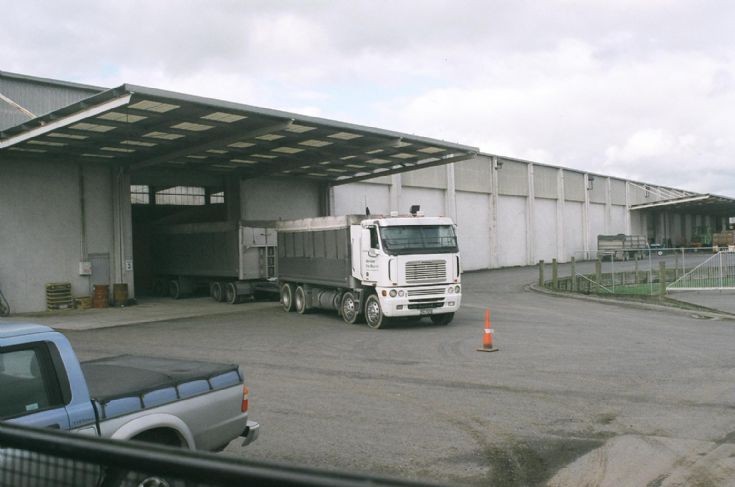 J.Swaps Ltd Matamata Northern Rollers Mills Freightliner bulk haul unit