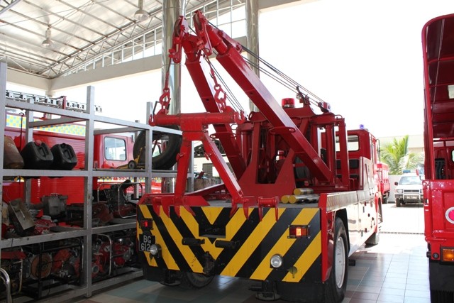 Dennis DFS with McAlister bodyworks RV2 towing unit - rear view