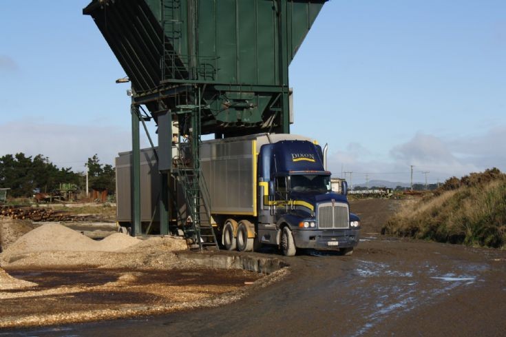 Kenworth Chip-Liner T404 C12 Caterpillar powered with 5 axle side-unload B-train trailers