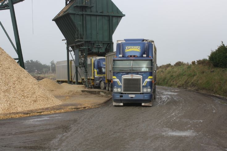 pair of Dixon Transport Kenworths at Awarua chip mill