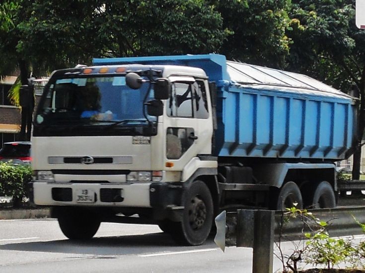 Lori Nissan Diesel