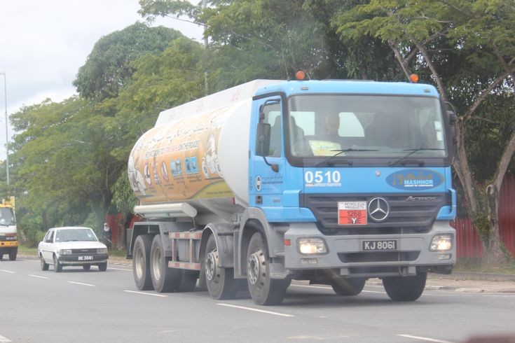 Mercedes Actros tanker operated by Malai Mashor company