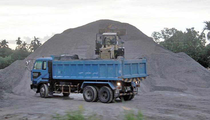 Nissan Diesel bulk dump truck in action