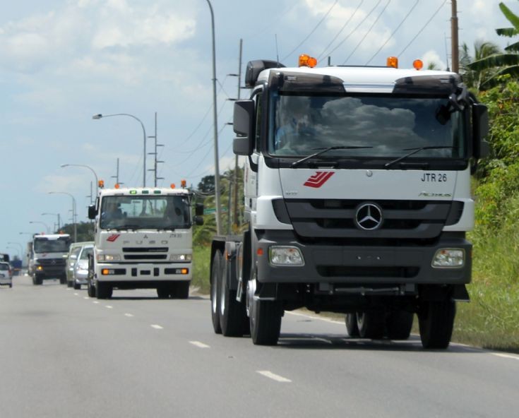 New tractors convoy - Mercedes and Mitsubishi