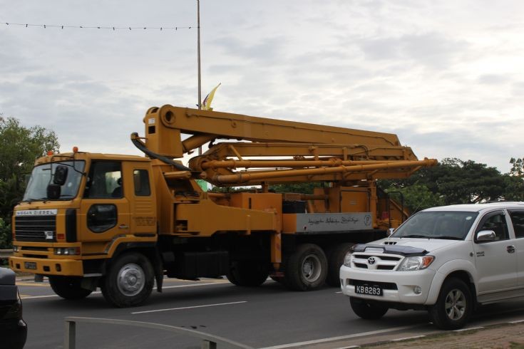 Nissan Diesel concrete pump
