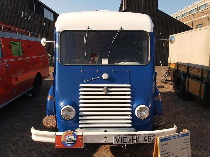 1954 Renault Goelette registration VIE-HL 462 at 'Historisch Weekeind Den Helder', The Netherlands