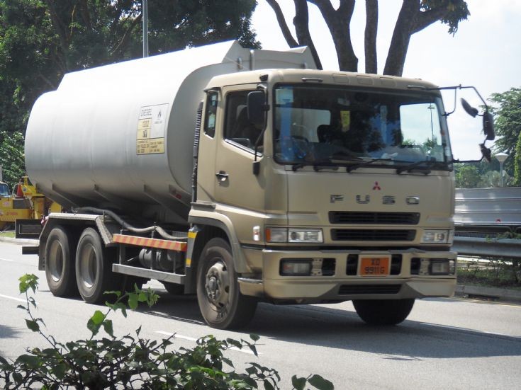 Mitsubishi Fuso Super Great FU519 Fuel Oil Tanker Truck