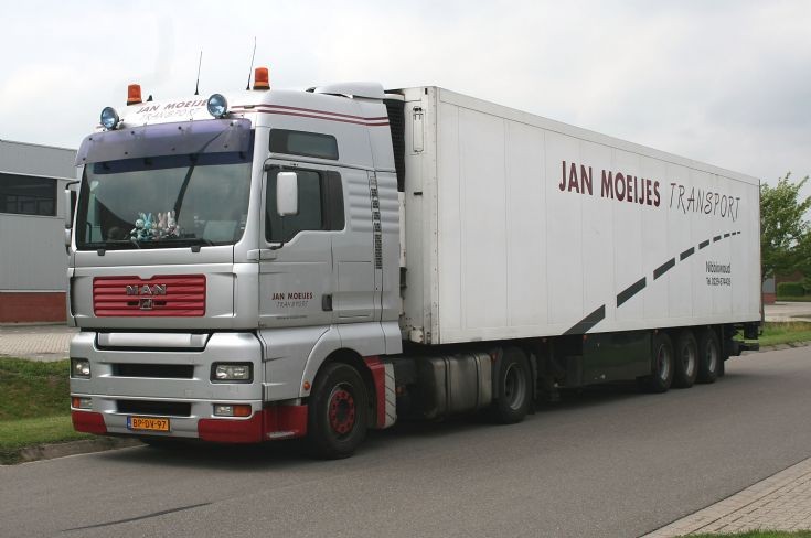 Moeijes MAN TGA tractor unit