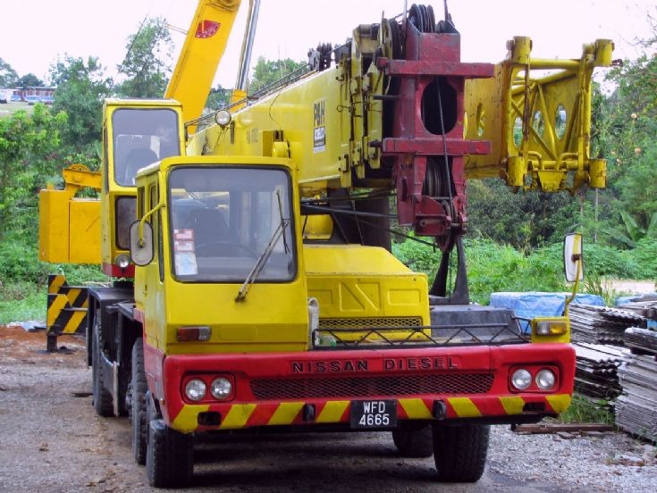 Nissan Diesel with P&H crane (Front View)