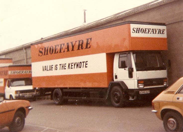 Ford Cargo 1313 joins the Shoefayre fleet, Luton