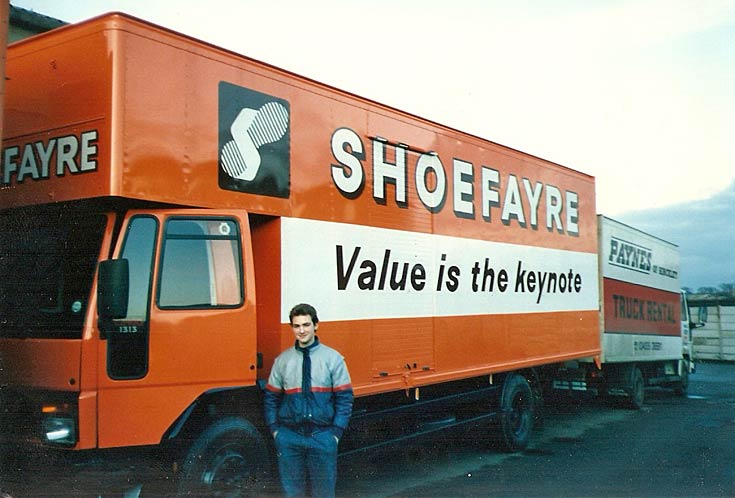 Ford Cargo 1313 joins the Shoefayre fleet in a new livery 1988