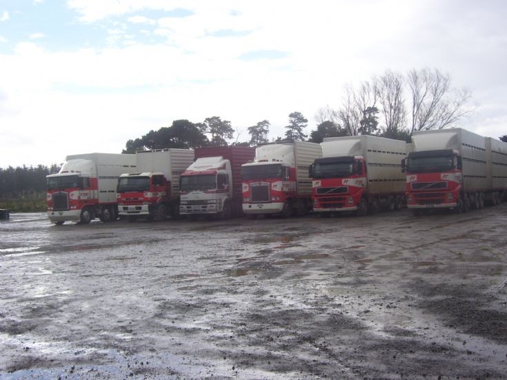FARMERS TRANSPORT KENWORTHS NISSAN HINO VOLVOS
