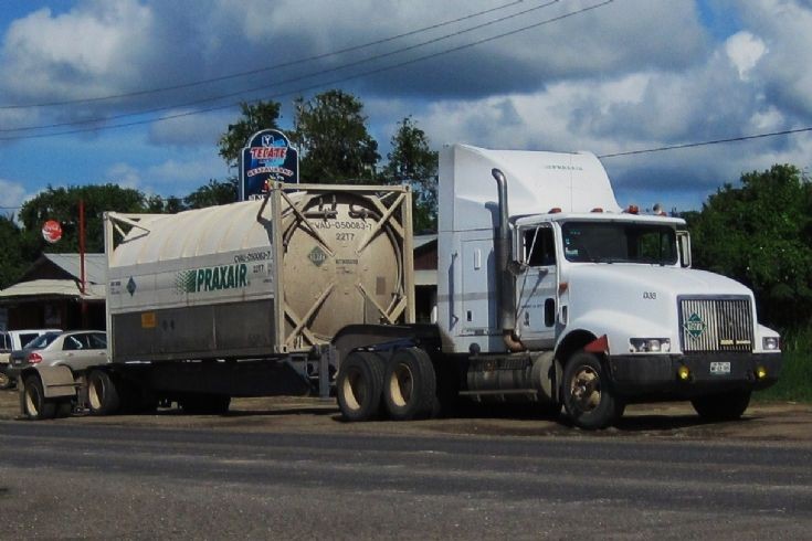 Praxair Dina truck with nitrogen container