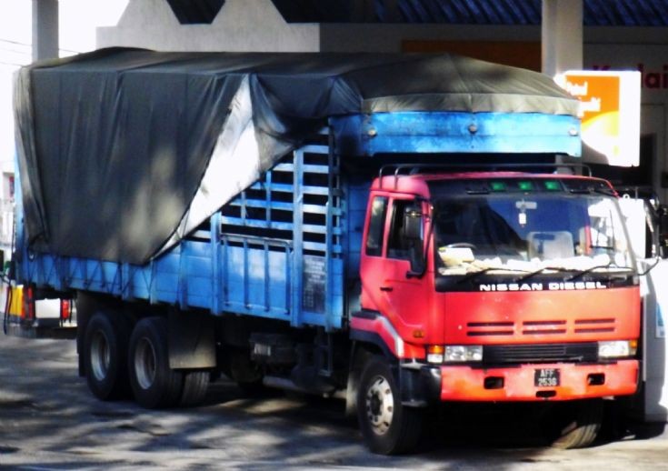Nissan cargo truck malaysia #4