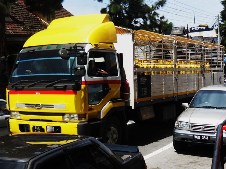 Nissan diesel ud trucks corporation #5